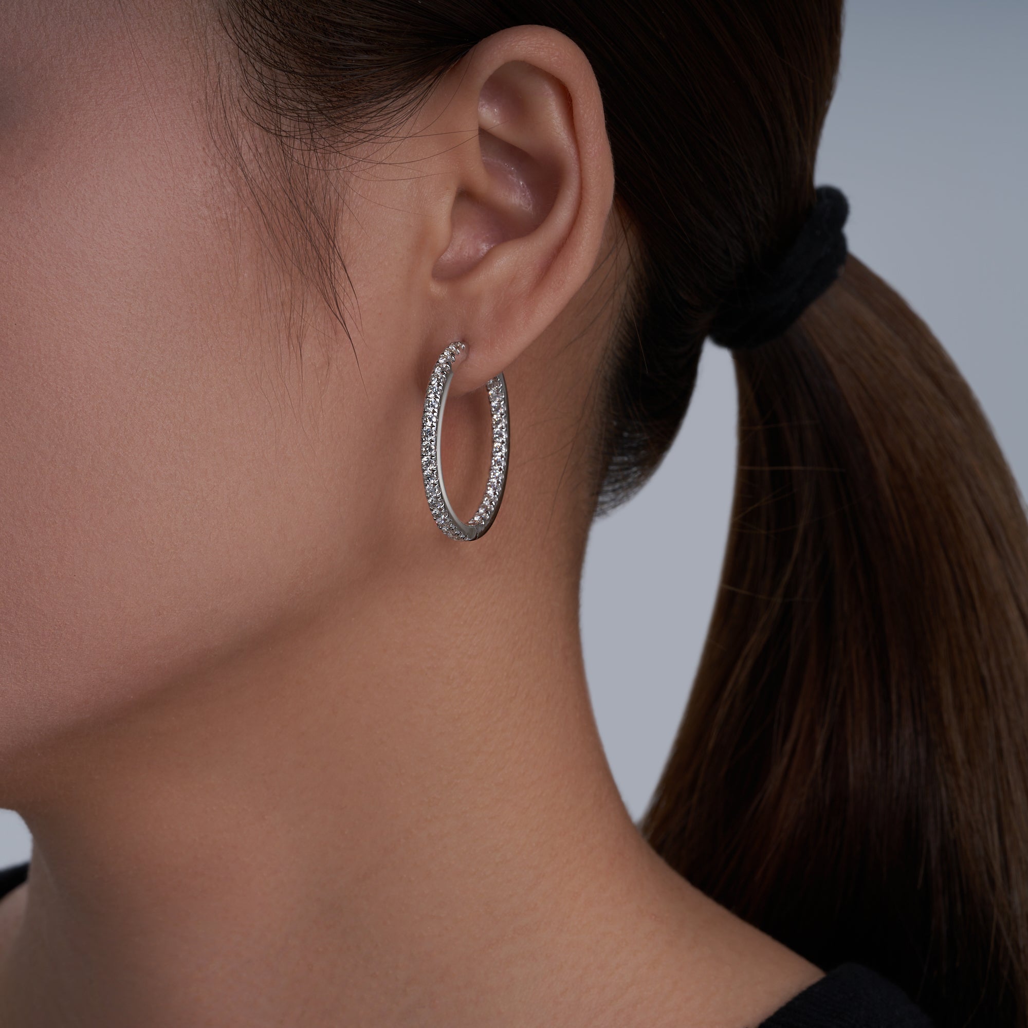Single-row moissanite stud earrings